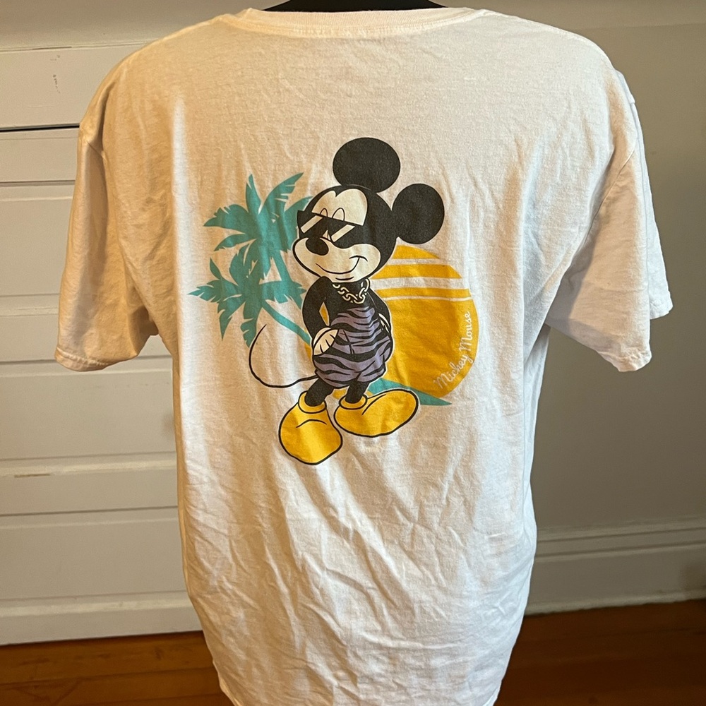 #60 men’s xlMickey Mouse shirt